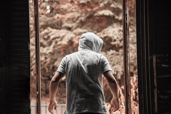 10 Signs Your House Is Being Watched by Robbers: Best UK Home CCTV & Security Guide